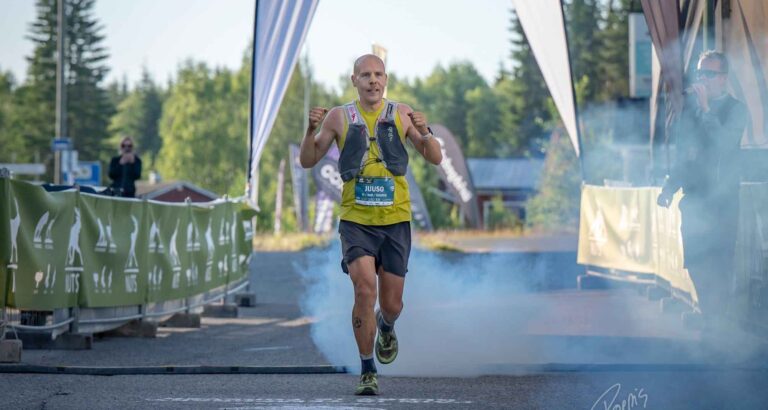 Suunto polkujuoksijan tukena